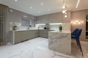 luxury-white-modern-marble-kitchen-in-studio-space